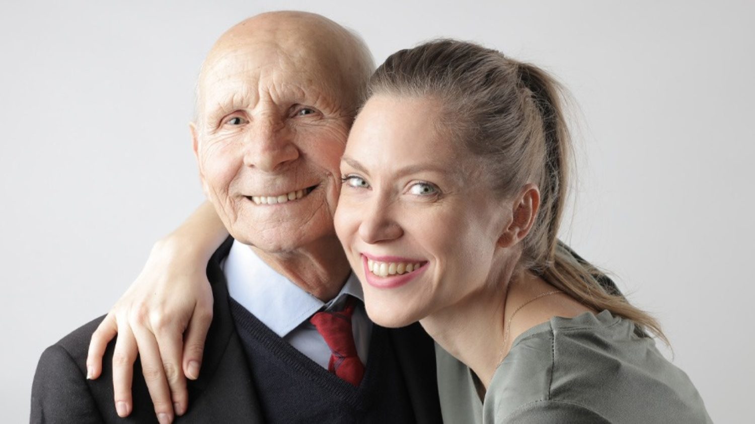 Servizi di odontoiatria. Pedodonzia, Ortodonzia, Odontoiatria conservativa, Chirurgia orale estrattiva e rigenerativa, Implantologia dentale, Implantologia All-on-Four, Laser terapia, Protesi fisse e rimovibili